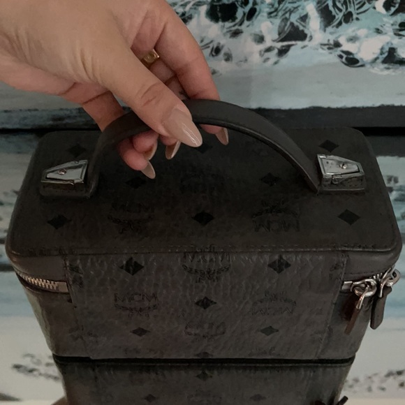 COPY - MCM rockstar visetos vanity case - Picture 3 of 4
